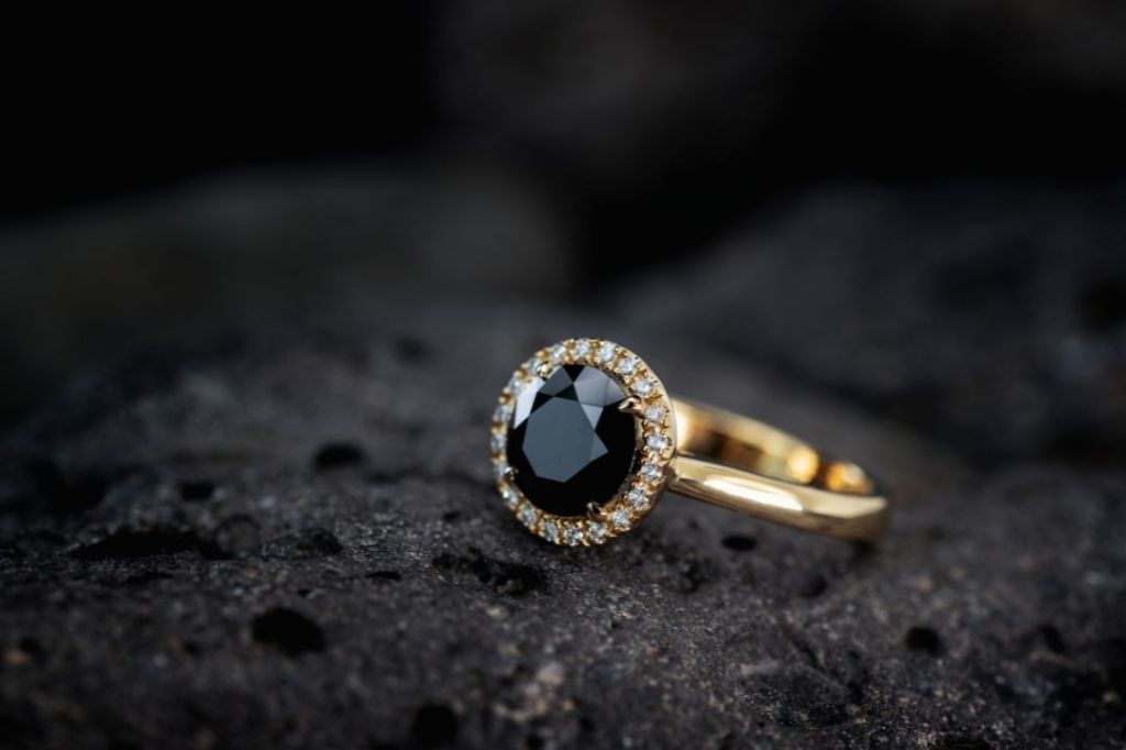 How to Style Jet Stone Jewelry for Casual and Formal&nbsp;Events